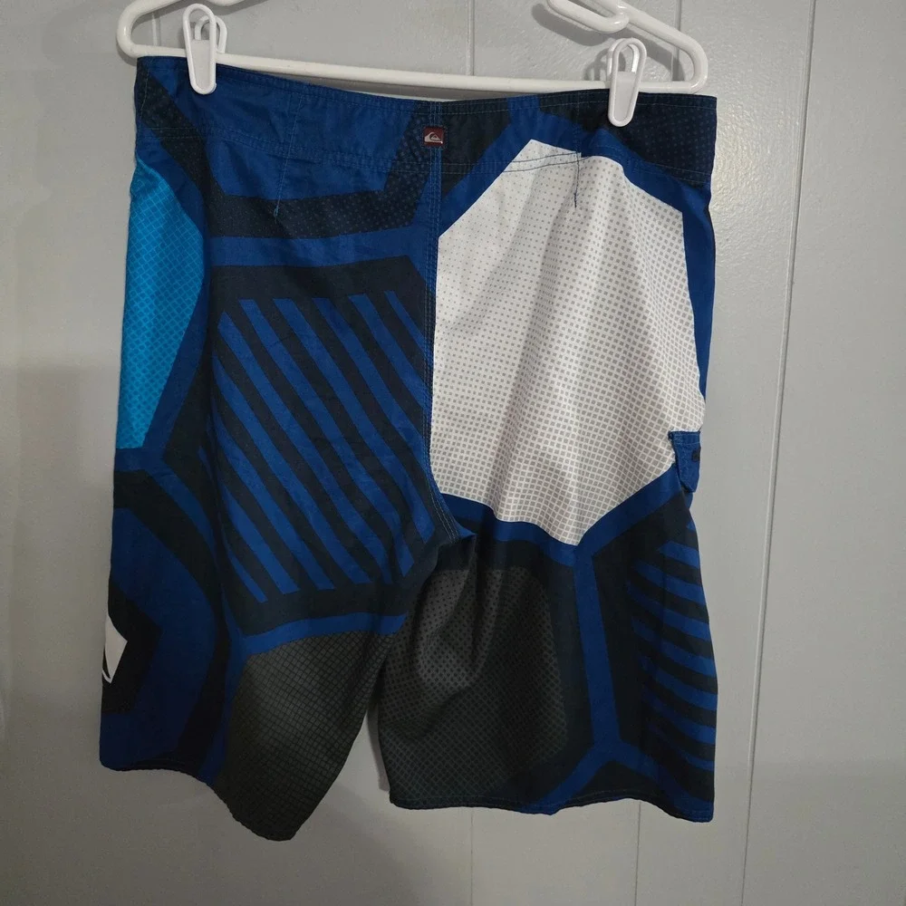 Quiksilver Cypher Series‎ Board Shorts Mens 34 Blue Geometric Striped 101068